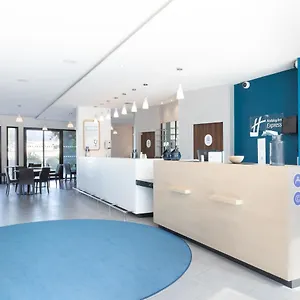 kyriad-marseille-provence-aeroport.fr-provencehotel.com/