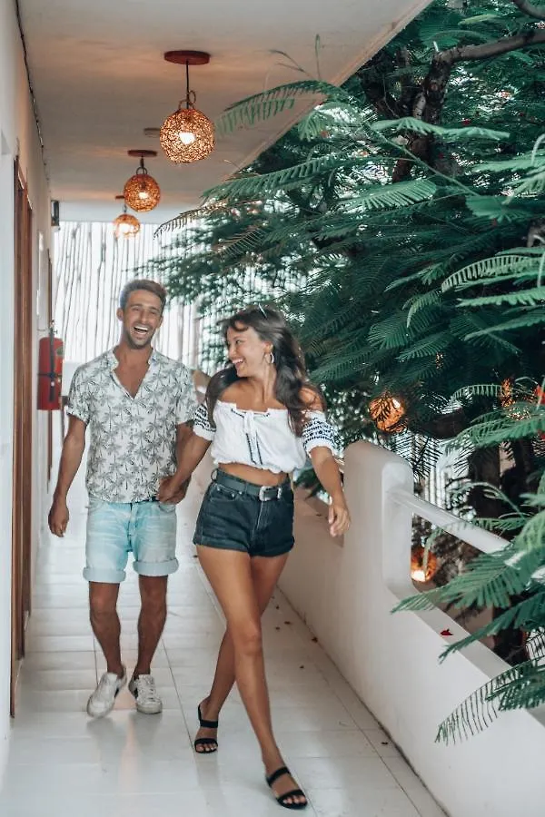 ***  Ahava Hotel Playa del Carmen México
