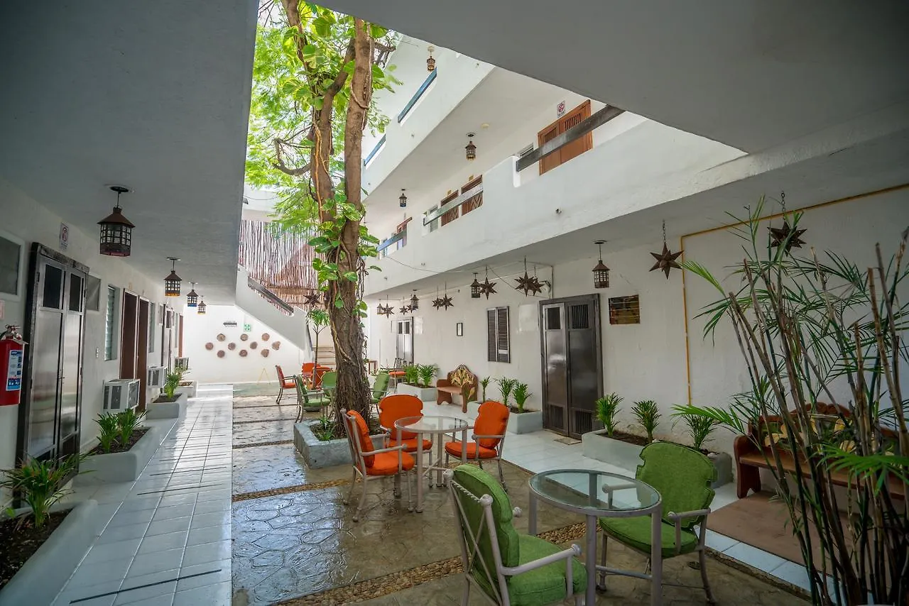 ***  Ahava Hotel Playa del Carmen México