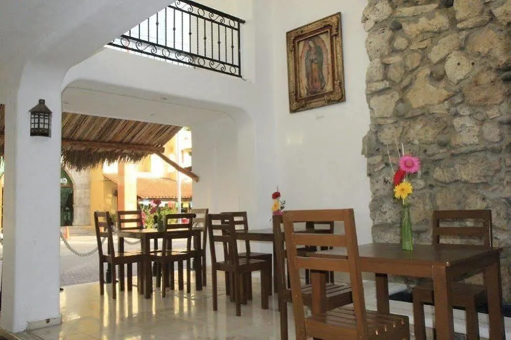 ***  Ahava Hotel Playa del Carmen México