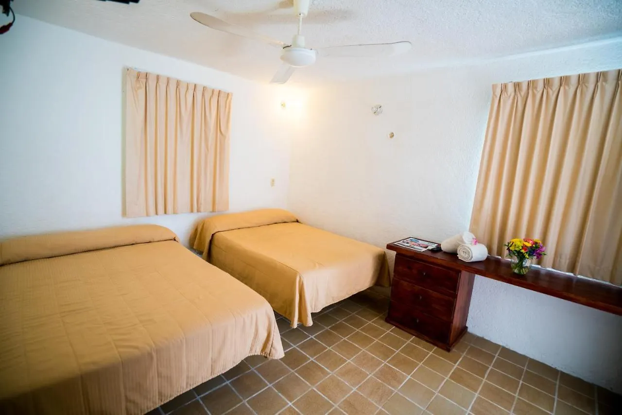 ***  Ahava Hotel Playa del Carmen México